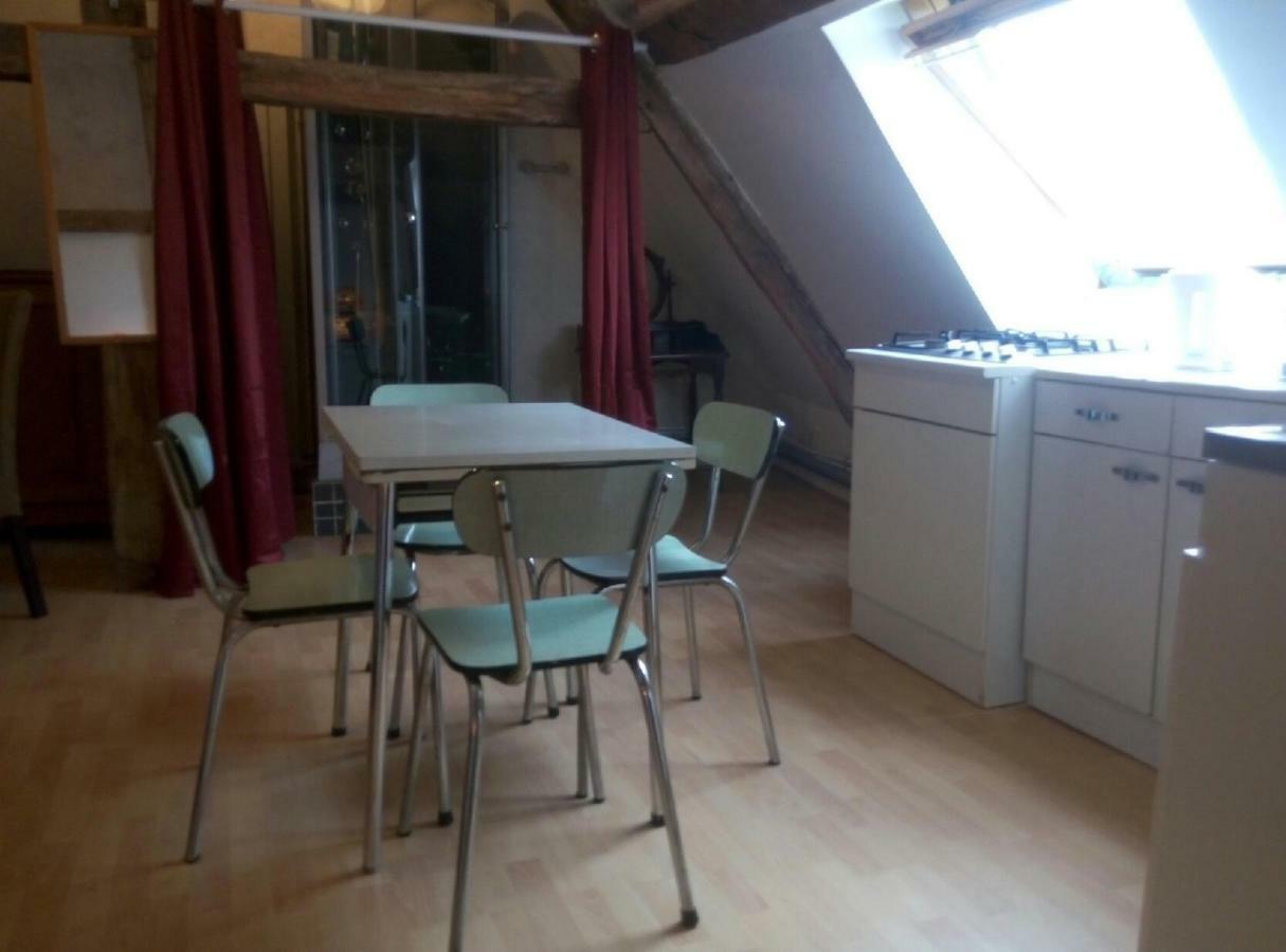 Studio Dans Un Cadre Champetre Moiry Bagian luar foto