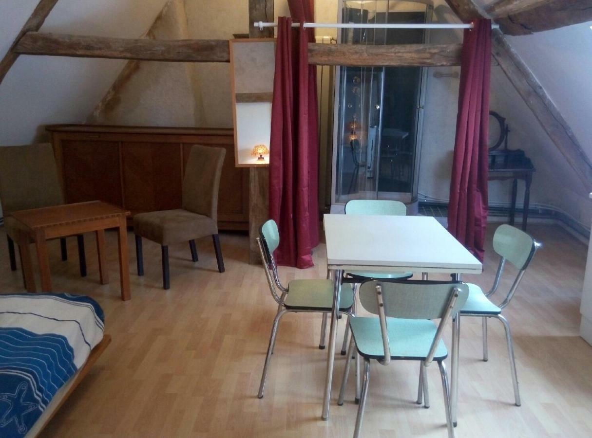 Studio Dans Un Cadre Champetre Moiry Bagian luar foto