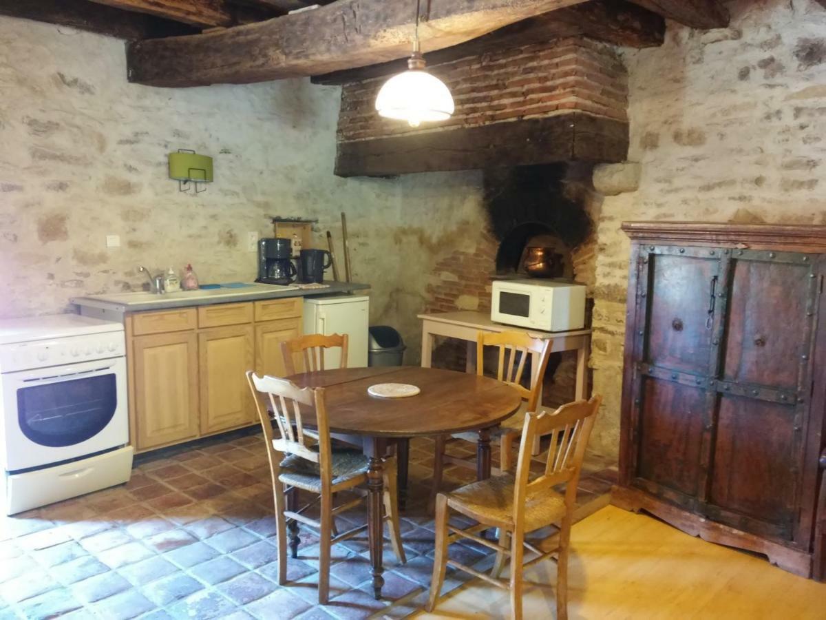Studio Dans Un Cadre Champetre Moiry Bagian luar foto