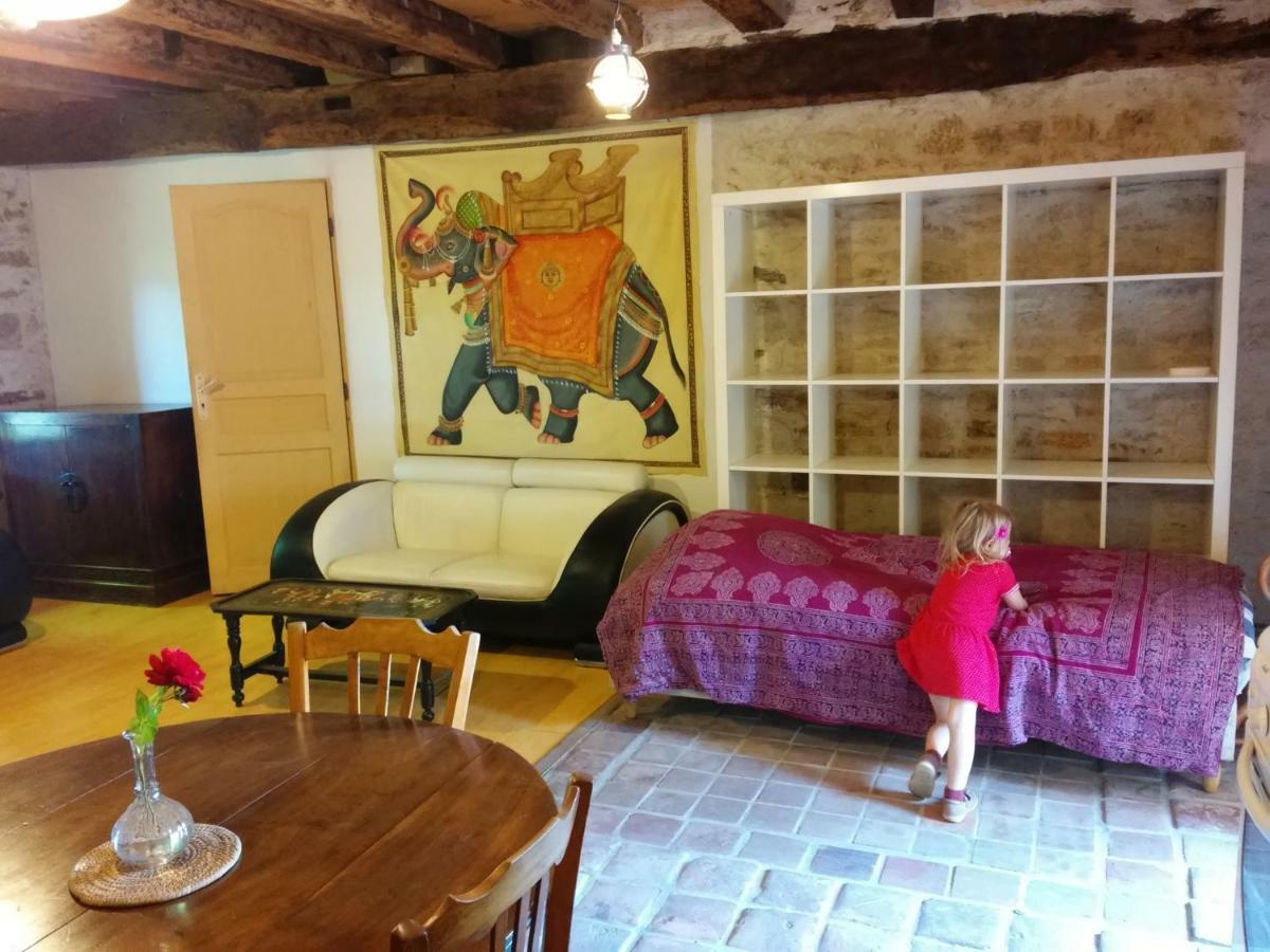 Studio Dans Un Cadre Champetre Moiry Bagian luar foto